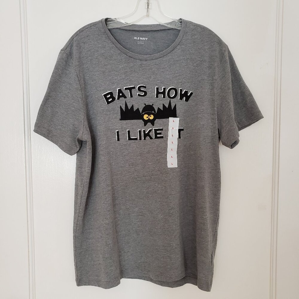 Old Navy NWT Halloween Bat Graphic Tee Women's Large Gray Bats How I Like It